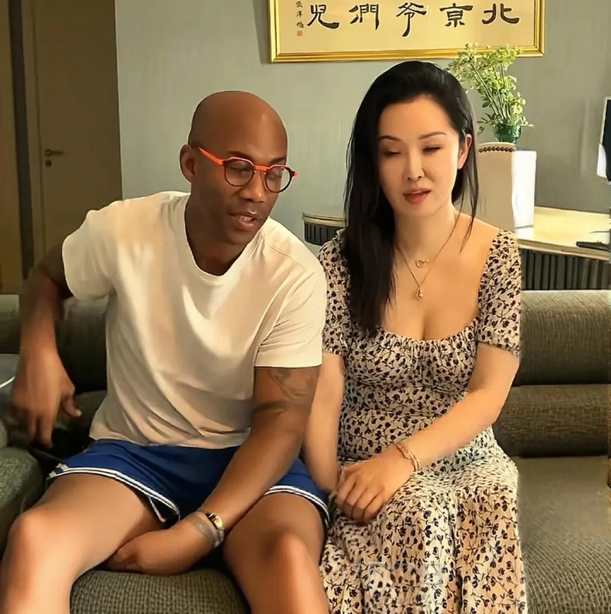 果然有一手！
马布里曾经在CBA令人胆寒的一招绝技“马上腿”至今无人不晓。不仅篮