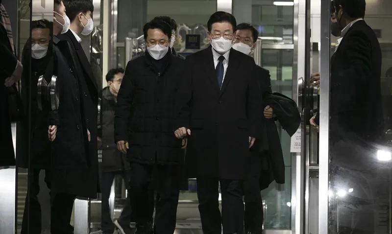 尹锡悦健康堪忧，李在明欲置其死地！
韩国独立检察组已正式启动对他的大规模调查，并