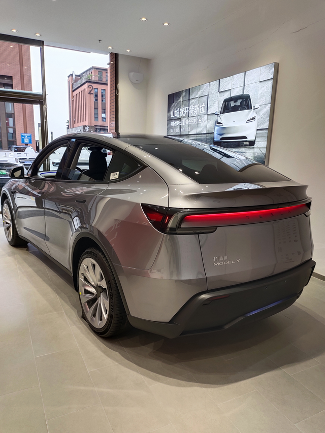 再也回不去油车了
油换电有一年了，感觉再也回不去了。电车的一些配置和功能简直太香