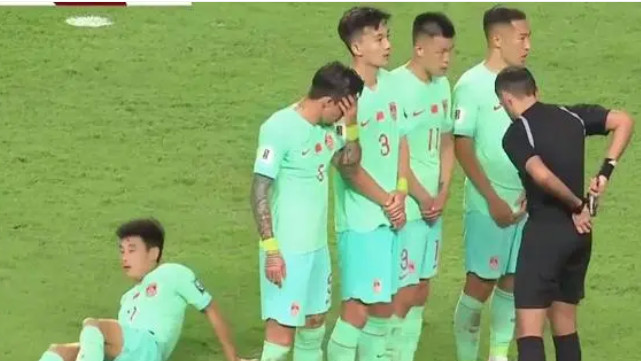 2-1逆转！国足拼下泰国救命3分，武磊王上源建功，