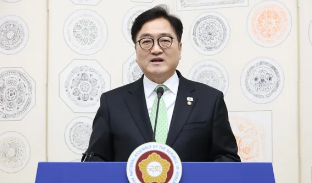 韩国国会议长禹元植于4月6日提出建议，计划将下一届总统选举与修宪全民公投同步进行