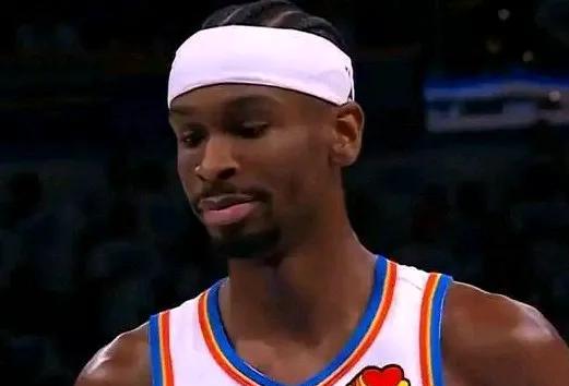 不看不知道，一看吓一跳……
nba历史上能够做到单赛季包揽mvp，得分王，总冠军