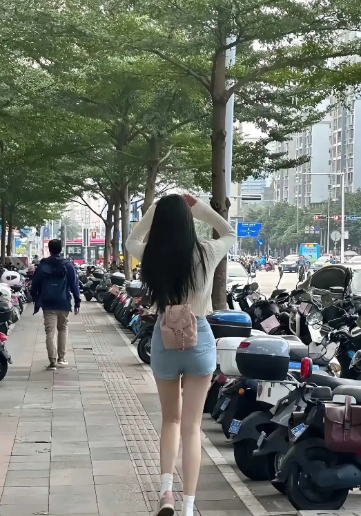 这叫“反季节”美女！这叫“反季节”美女