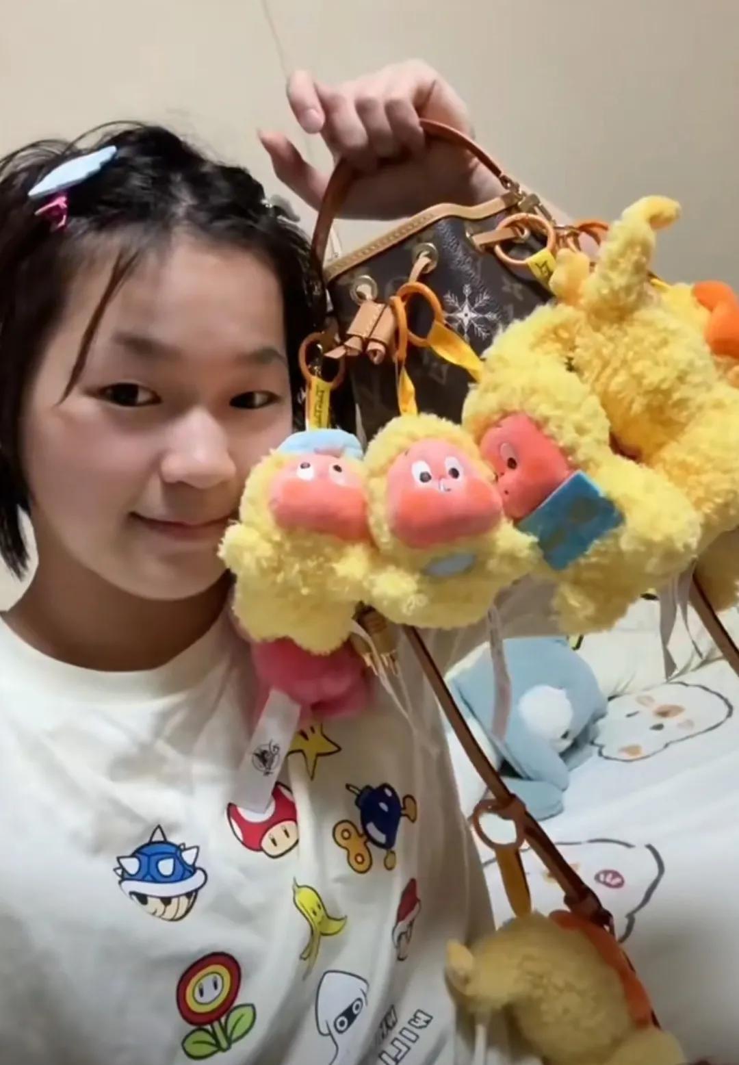 全红婵还能重回跳水赛场吗？我感觉有点悬了。



这位天才少女，曾经以她那令人惊