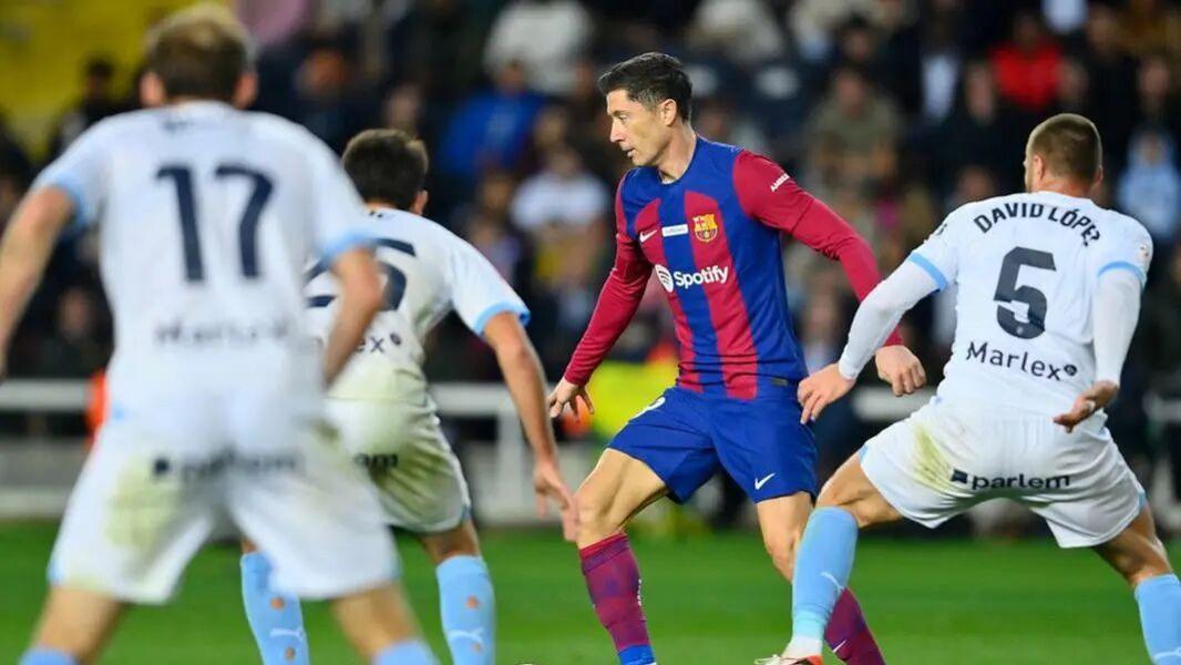 西甲巅峰夜！巴萨迎战赫罗纳，谁主沉浮？