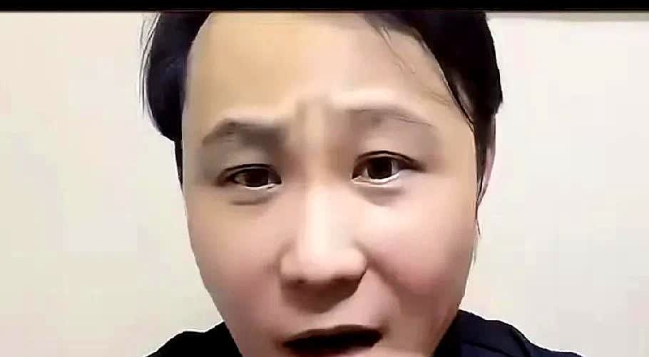 闫云达最近频繁开撕郭德纲，对当初恩师的不满溢于言表。

昨天闫云达在直播间的