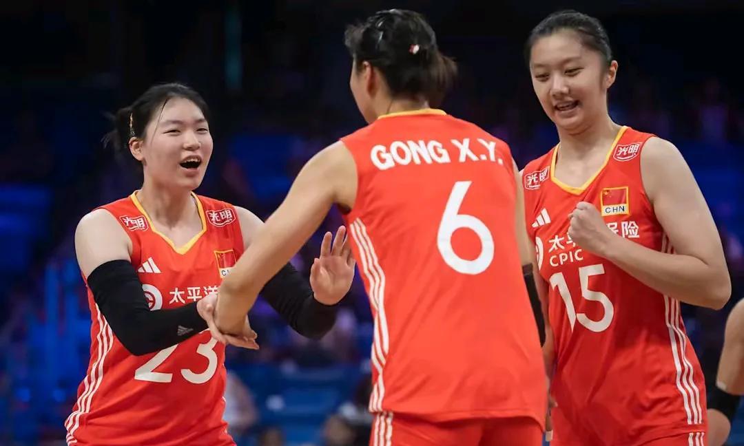 拦网制胜，中国女排3-2美洲劲旅，小将发挥出色，龚翔宇稳定军心。今天龚翔宇攻防两