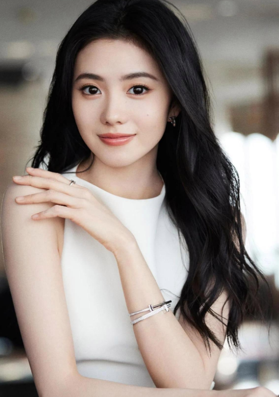 以前总觉得00后不够努力走红全靠颜值和运气
看了浩存妹妹的舞蹈才知道，成功背后是