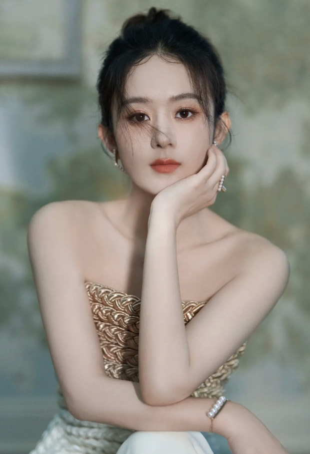 赵丽颖运气好的没话说，恋情曝光按常理说赵丽颖会低调一段时间，结果出人意料，没想到