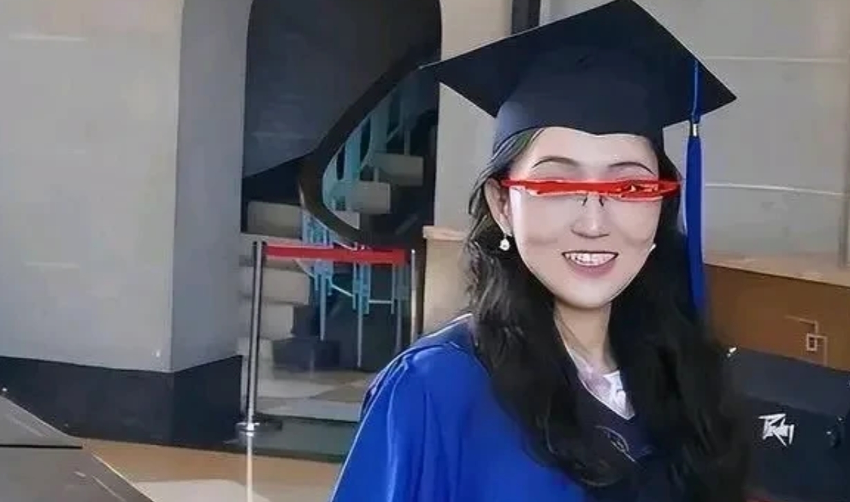 武汉大学图书馆事件梳理下来其实很简单：

最开始杨姑娘和肖同学对桌坐，然后杨姑娘