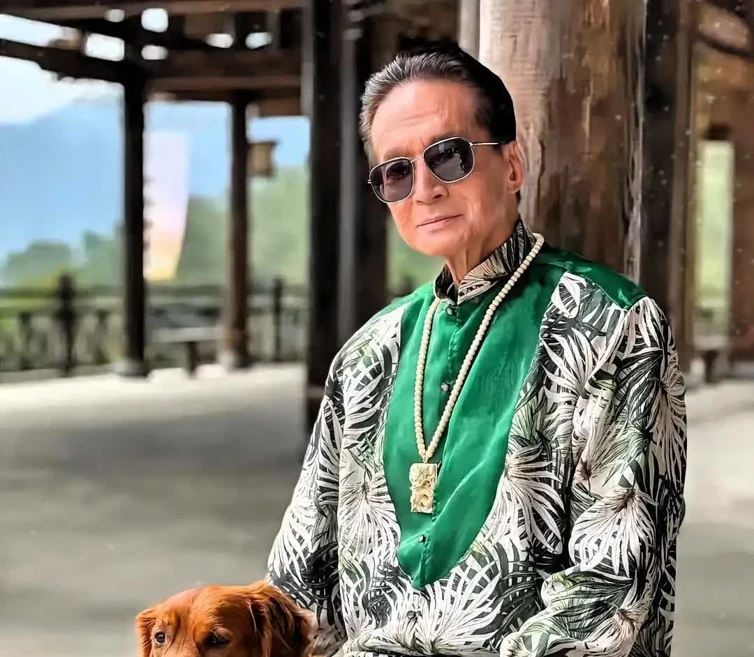 方刚的义子王瀚祥回忆起义父临终前的情景，

说义父只走了半个小时的事，义父当