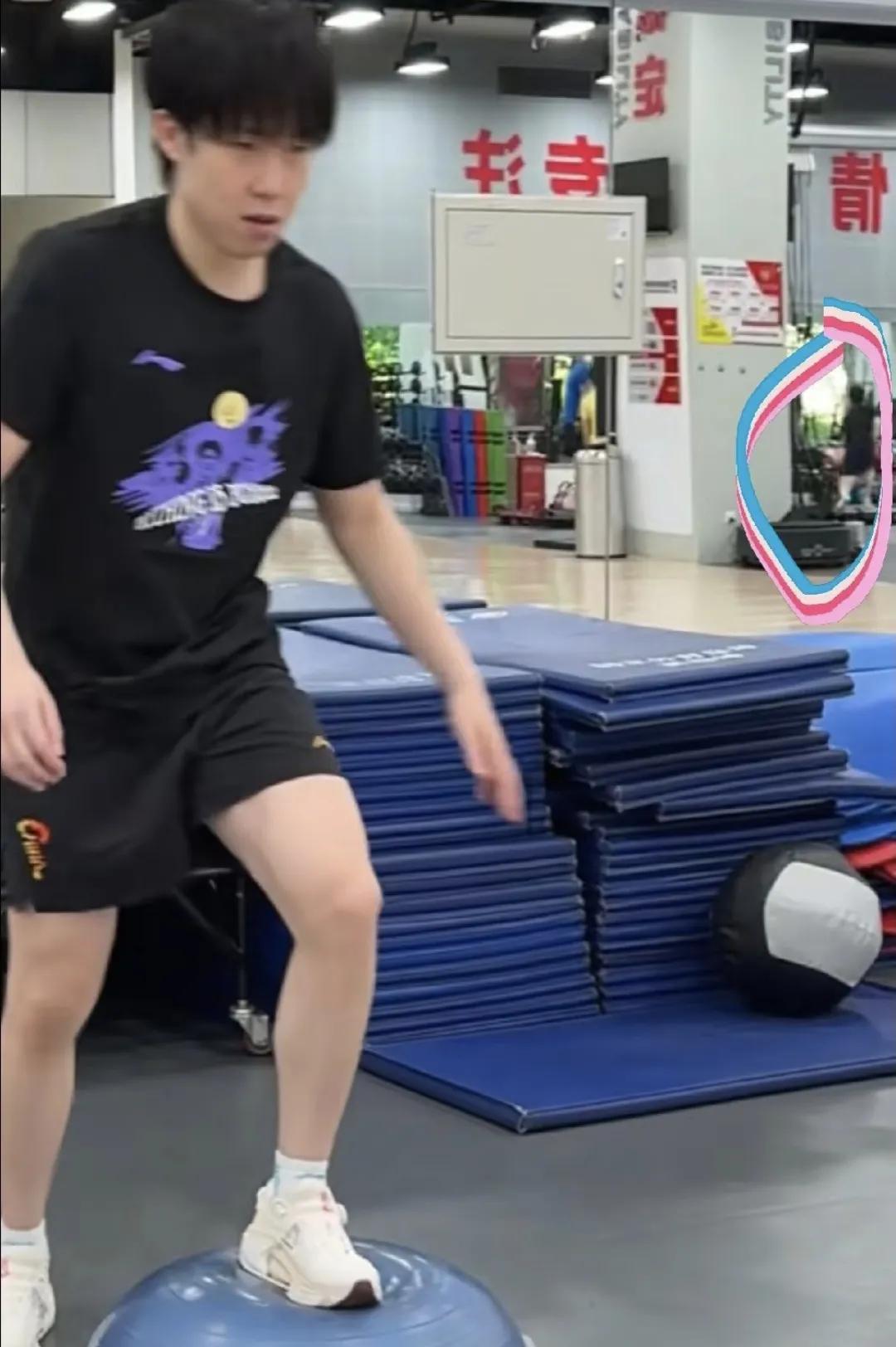 鹰眼挑战成功。