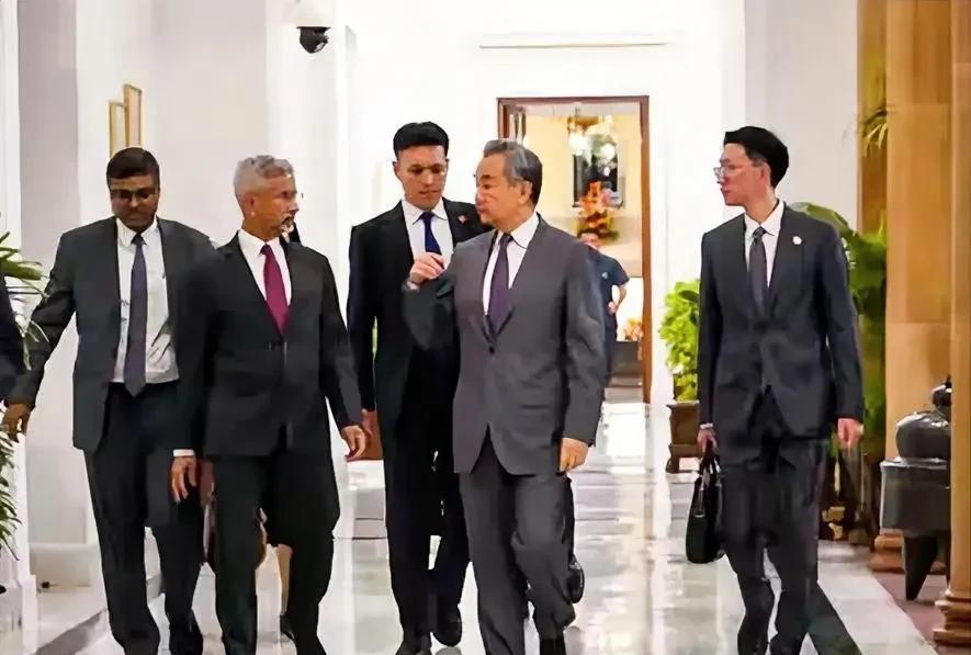世事难料：过去是美印，中巴。现在，USA勾搭上巴铁，而中国，又和印度相谈甚欢。令