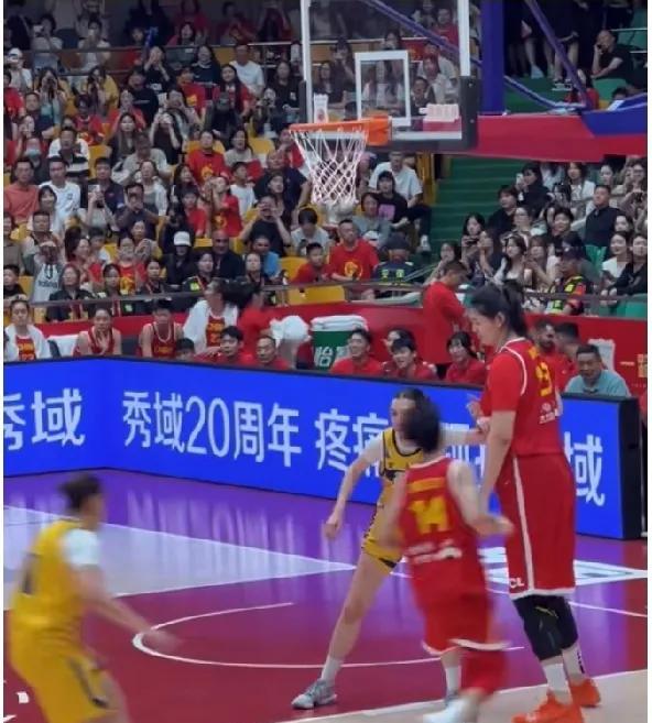 中国女篮热身赛强势开局，30-8领先！



这场与波黑队的较量，中国队从一开始