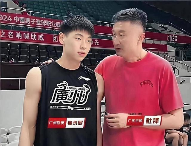 中国男篮一定要带上崔永熙
     中国男篮两场输给韩国队，主要是我们进攻无力，