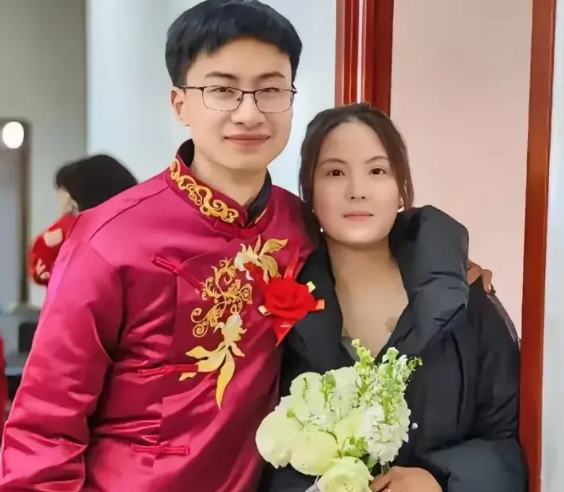 高中
到了高中，你才能知道这残酷的现实：
很多人普遍认为，即便中考成绩在700分