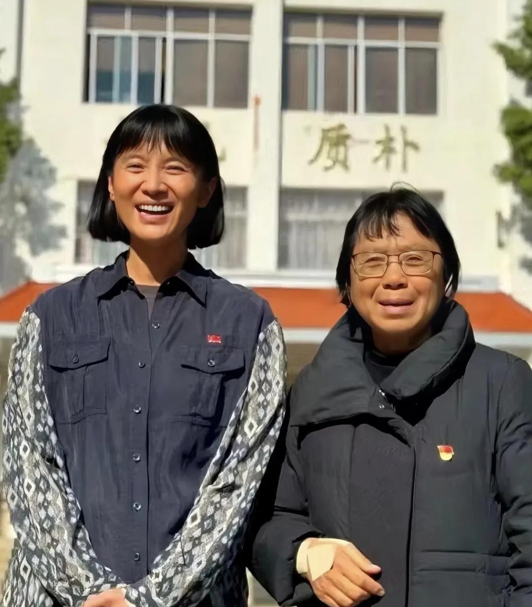 宋佳演活了张桂梅，让我们知道，只要张桂梅不放弃，她有没有好家境根本不重要。
说白