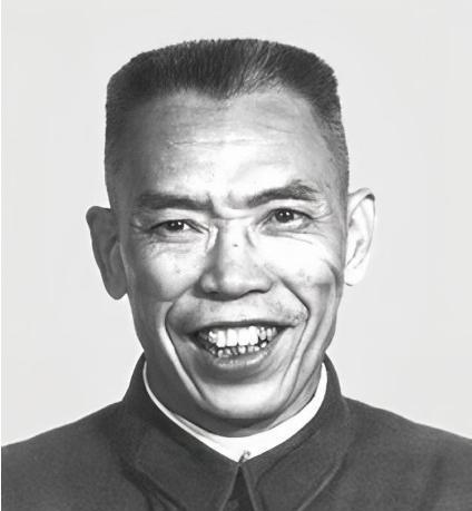 1973年，开国中将梁兴初在太原化工厂劳动改造，一次扫地被工人喊住：“梁师傅，我