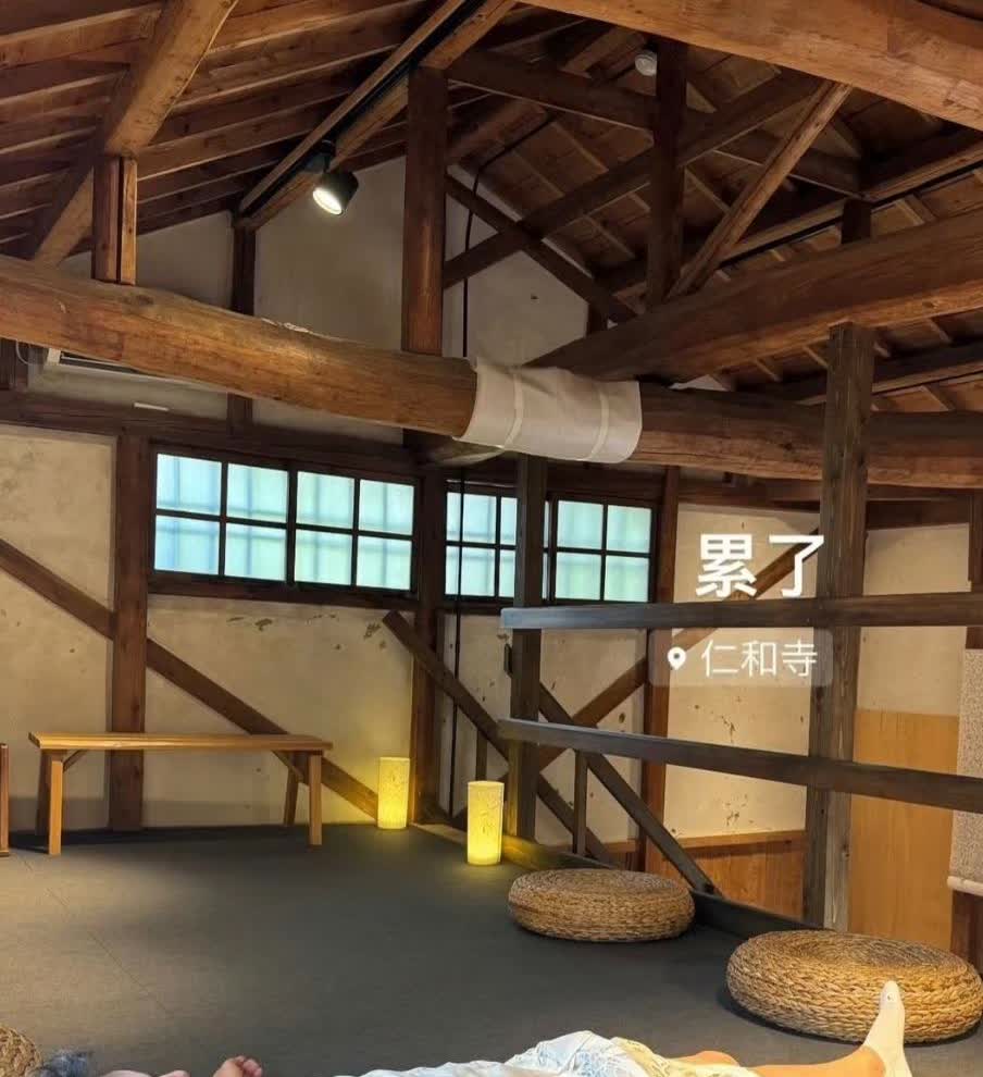 王思聪这是顿悟了？

从前的他是毒舌王校长

现在的他喜欢待在寺庙，他才
