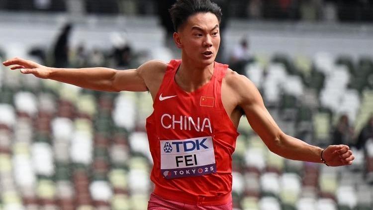 费翔原来挺厉害啊！说费翔厉害，不是因为他和演唱《冬天里的一把火》的费翔重名，而是