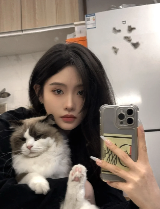 你是例外，也是偏爱，
智者不入爱河，遇你难做智者。