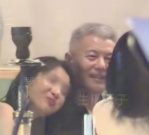 那英的命也够苦的
想当初和高峰在一起的时候就遭受了背叛，对方出轨并有了私生子，现