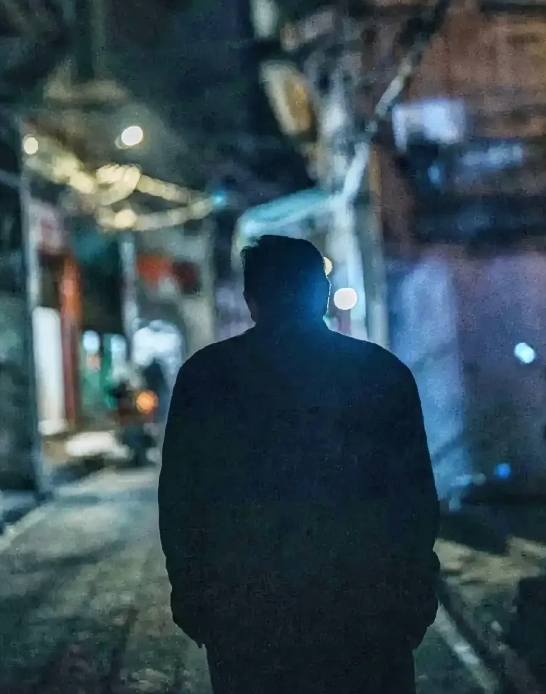 河南一男子发现19岁儿子不是自己亲生的，一直瞒着不说，后来以“买房有优惠”为由，