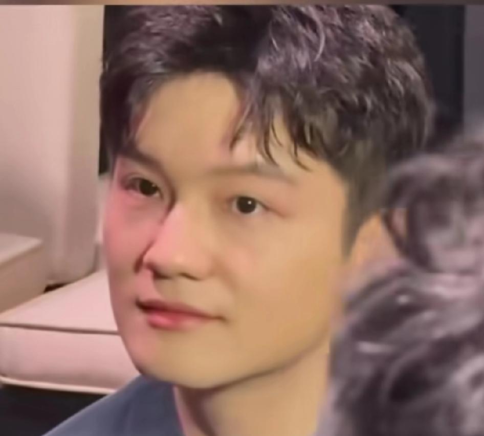 中国人比欧洲人还要白。真的，乒乓球巨星樊振东身旁坐着一众欧洲白人，可怎么看他比白