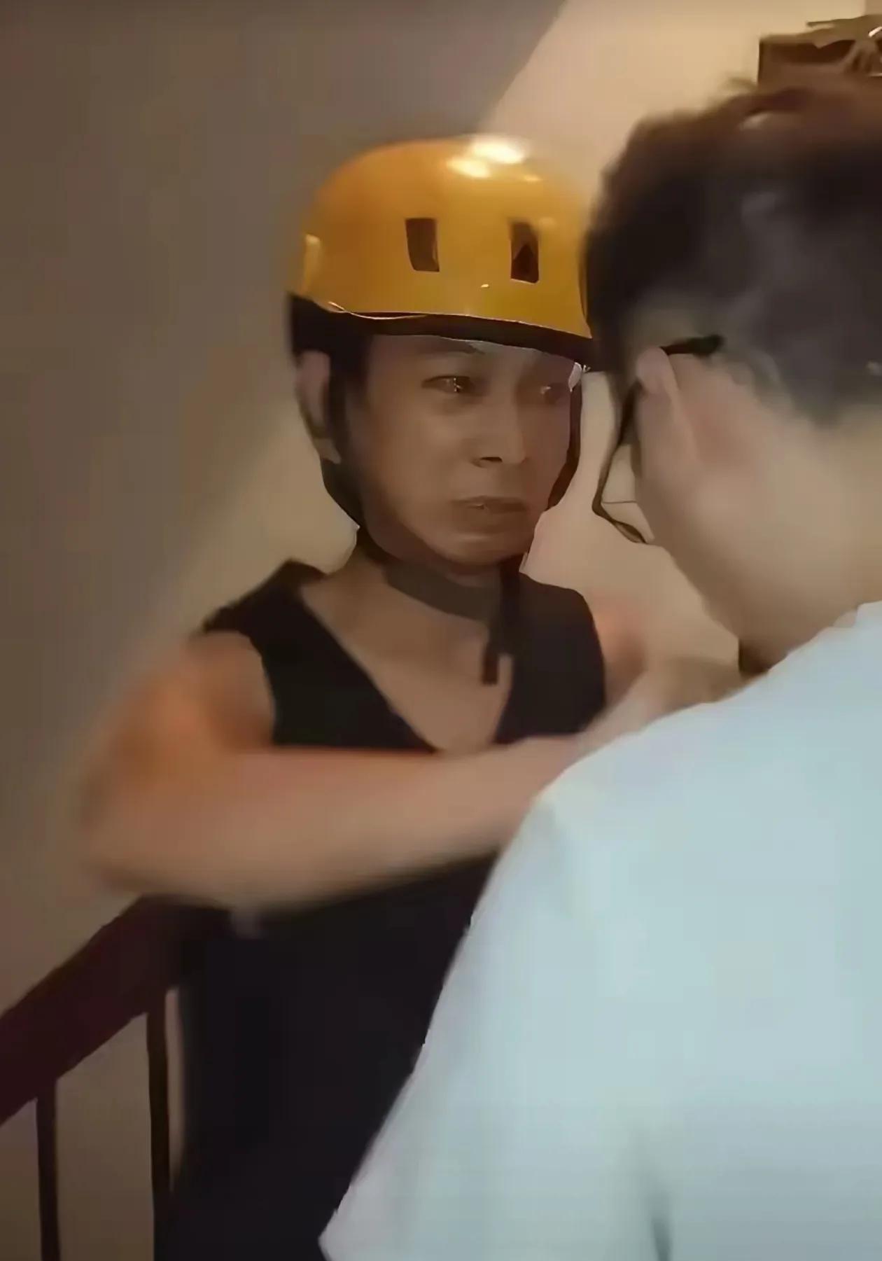 小哥无权无势，小哥也了无牵挂，这一幕像极了吊打以色列的胡塞武装
如果不是被逼无奈