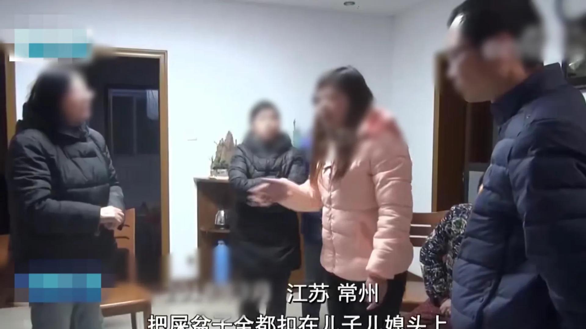 老人妻子偏瘫在床，反将百万拆迁款赠保姆