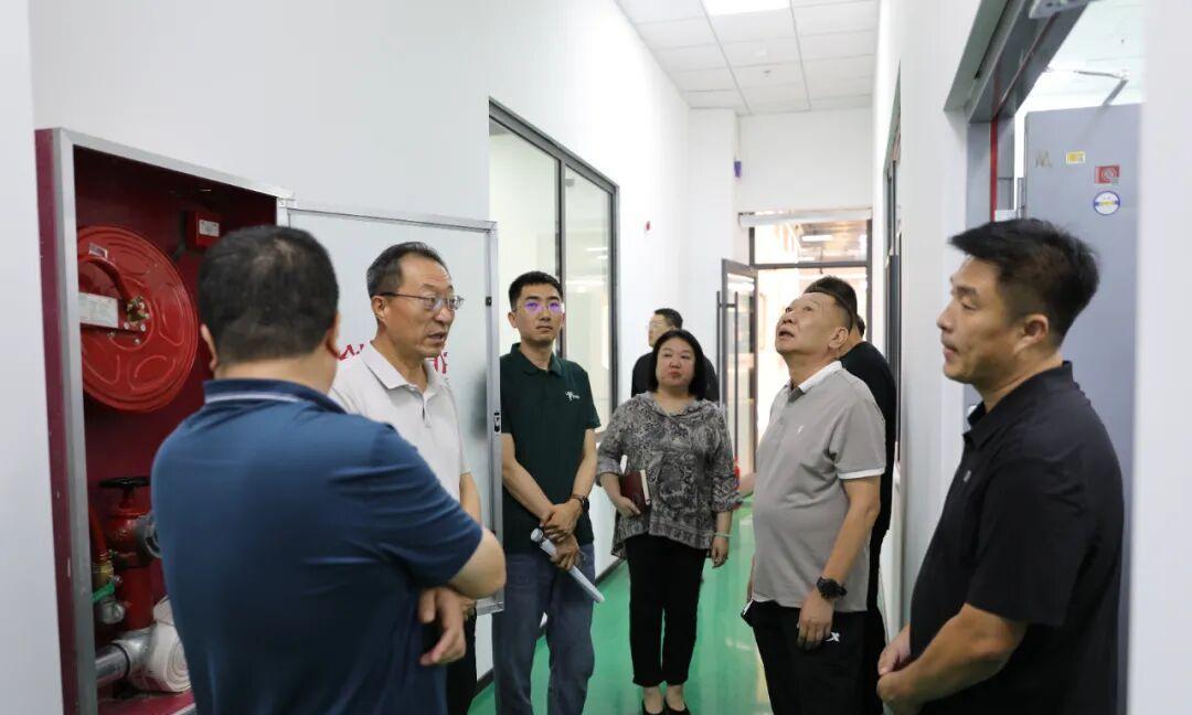 近日，临汾经济开发区党工委书记、管委会主任白建成检查甘亭工业园区企业生产安全、厂