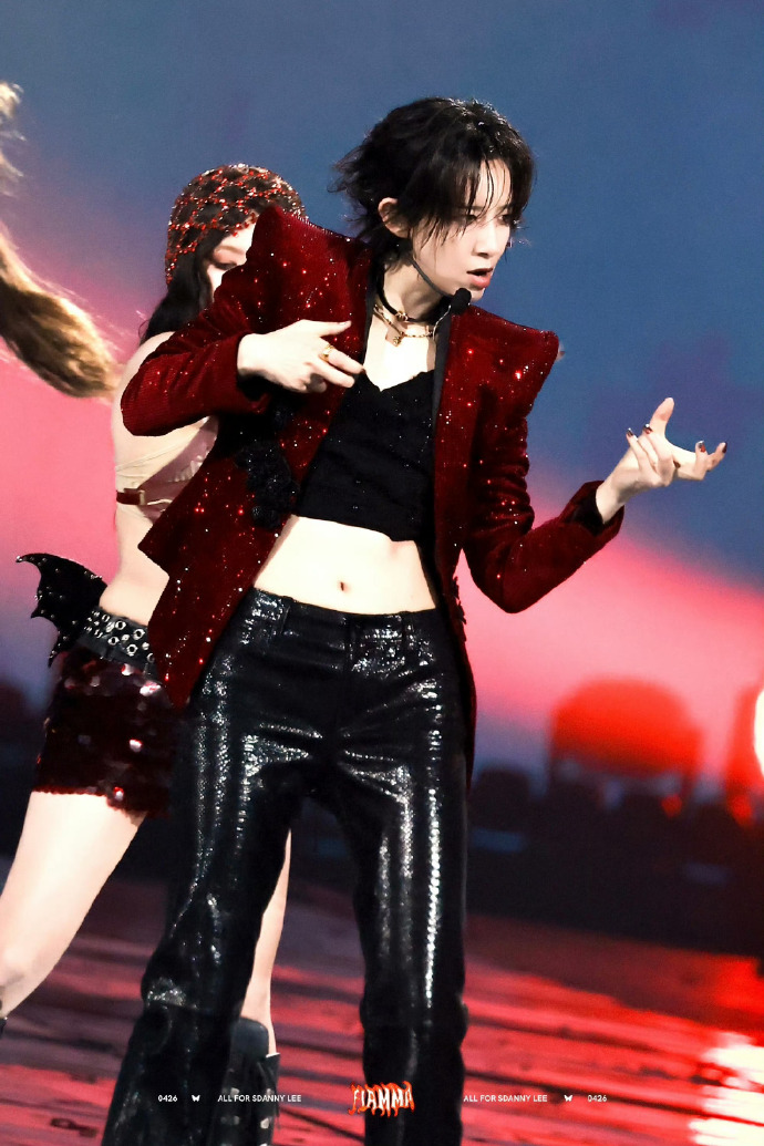 六载携手湖南跨晚，这份默契堪称内娱标杆！李斯丹妮以不变的顶尖业务能力回应信赖，燃