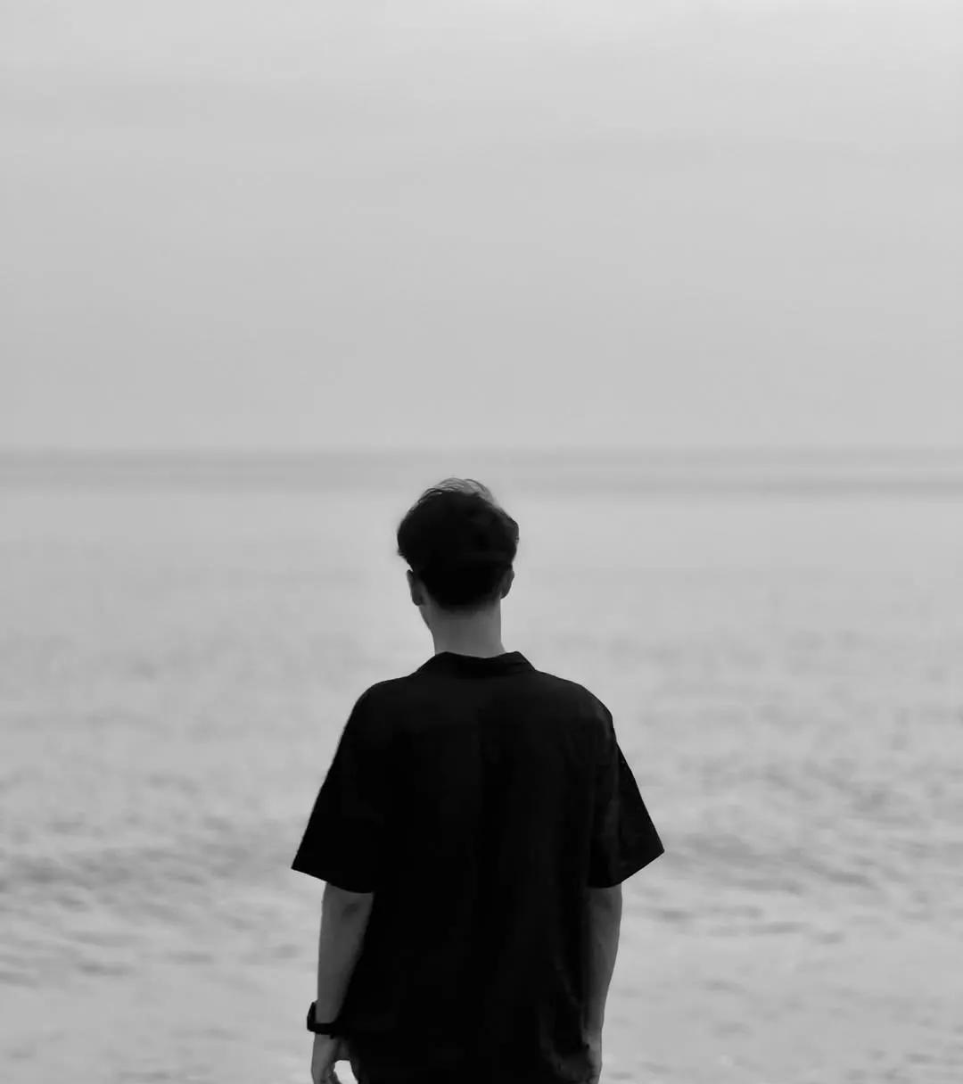 有一种男人，生命力极强，永远立于不败之地——那就是年轻时无人依靠，全凭自己打拼的