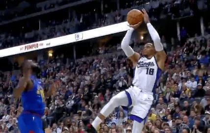 震惊，难以置信，西部吊车尾国王，居然居然赢了掘金。
今天，国王128-123掘金