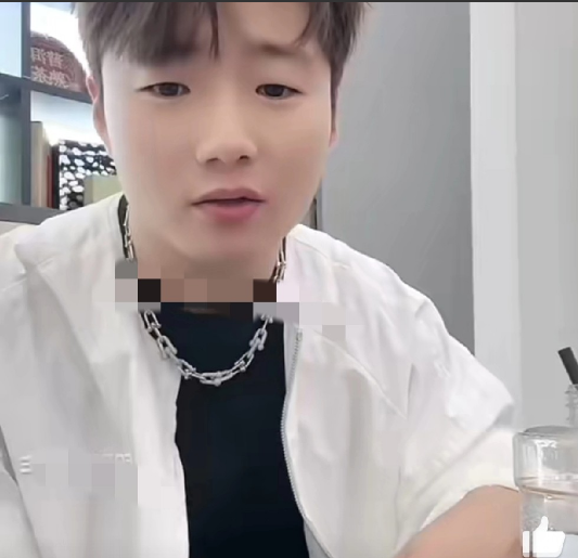 白小白回应没有去上T佑与崔阿扎婚礼，这几天太忙了！

          白小白