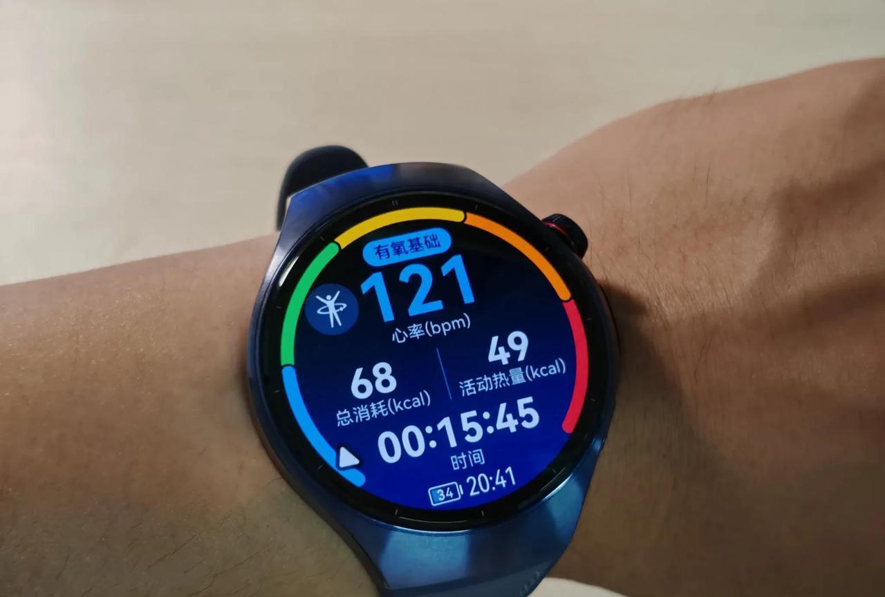 华为WATCH 5的运动监测功能实在是太强大了！搭配华为运动健康的锻炼课程，不管