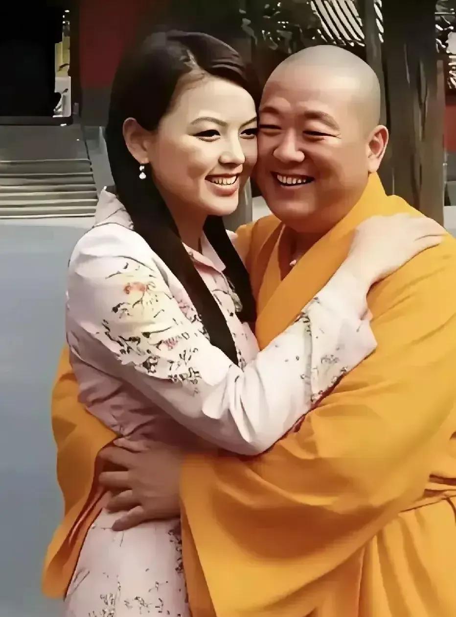 是工作，还是顺手夹带私货。
一次十几年前的采访，被翻了出来。
一个是火遍大江南北