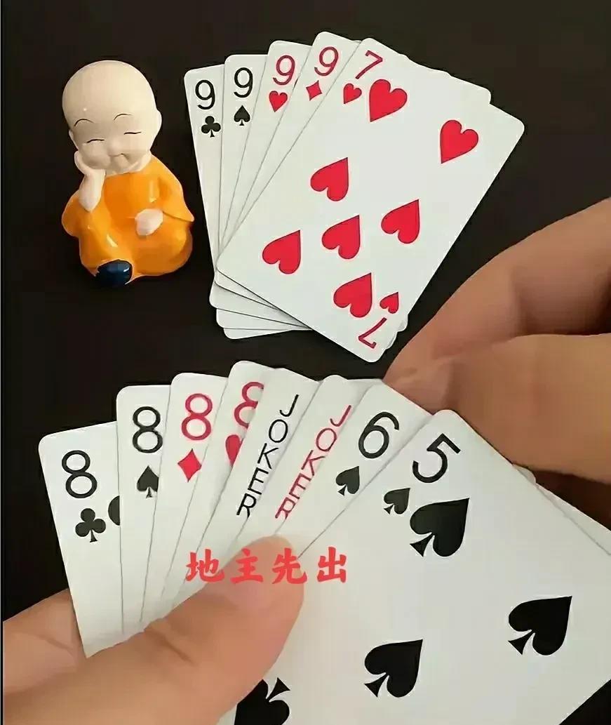 谁要是拿地主能赢，我愿尊其为师，还送他一条芙蓉王做见面礼，虚心学习打牌。
这个牌