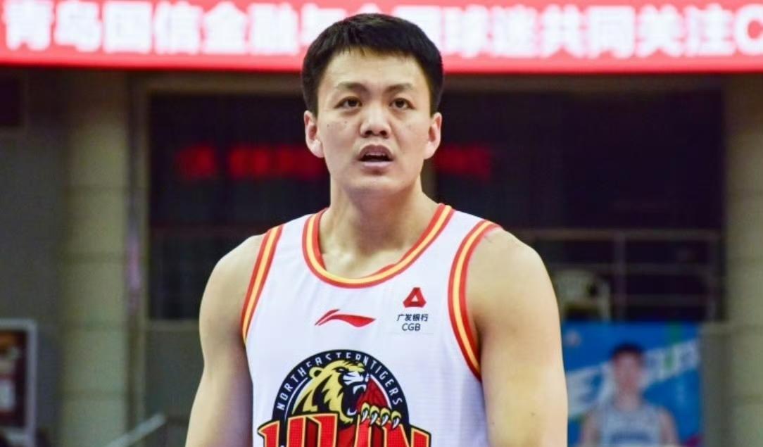 辽篮重大喜讯，签约超级前锋辅佐张镇麟，杨鸣神操作，广东队羡慕
距离CBA各大球队