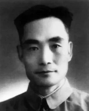 1903年生于山西文水，1917年入读文水县甲种实验学校，后转入山西省立农业专门