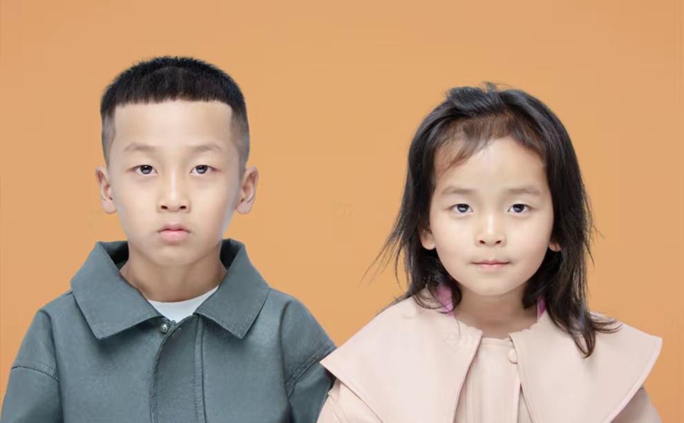 男孩书包还没背稳，女孩已哭成泪人！
反转太快妈妈懵了
镜头里，儿子昂首进一年级，