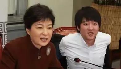 #李在明猛批朴槿惠你怎么看#从近期韩国有关媒体并没有报道有李在明猛批朴槿惠的内容