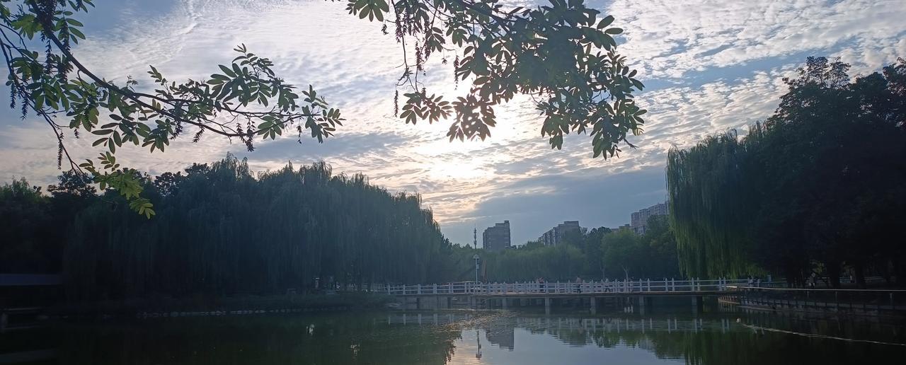 自2025年9月1日起，AI作品必须标注是AI生成。
是一件大事。
我长时间的呼