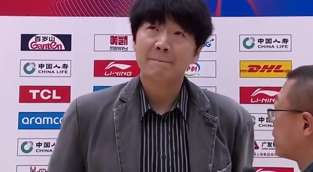 山东男篮主教练邱彪谈为何在关键时刻使用侯沛佐，他表示：这场刘毅和陈培东发挥的都不