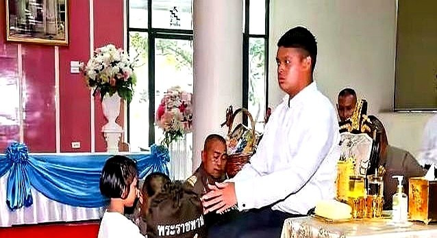 泰国王位争夺激烈，王子们又出新招











哇塞！泰国王位争夺战简直