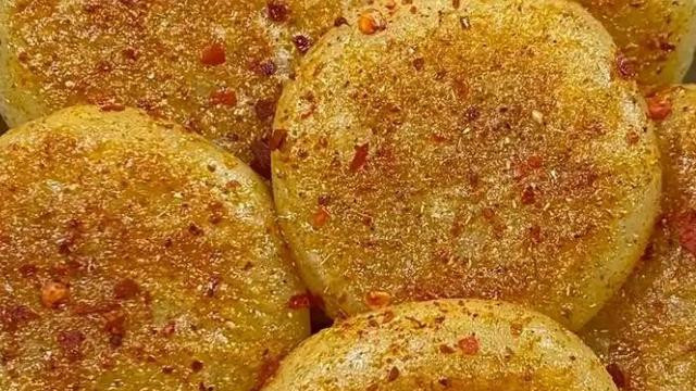 香脆软糯的土豆煎饼：家庭厨房的经典美味