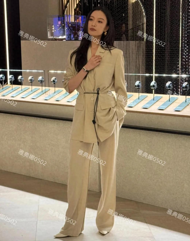 倪妮的美貌被低估了她不是什么鲶鱼系淡颜系就是货真价实的大美女
倪妮亮相日内瓦钟表