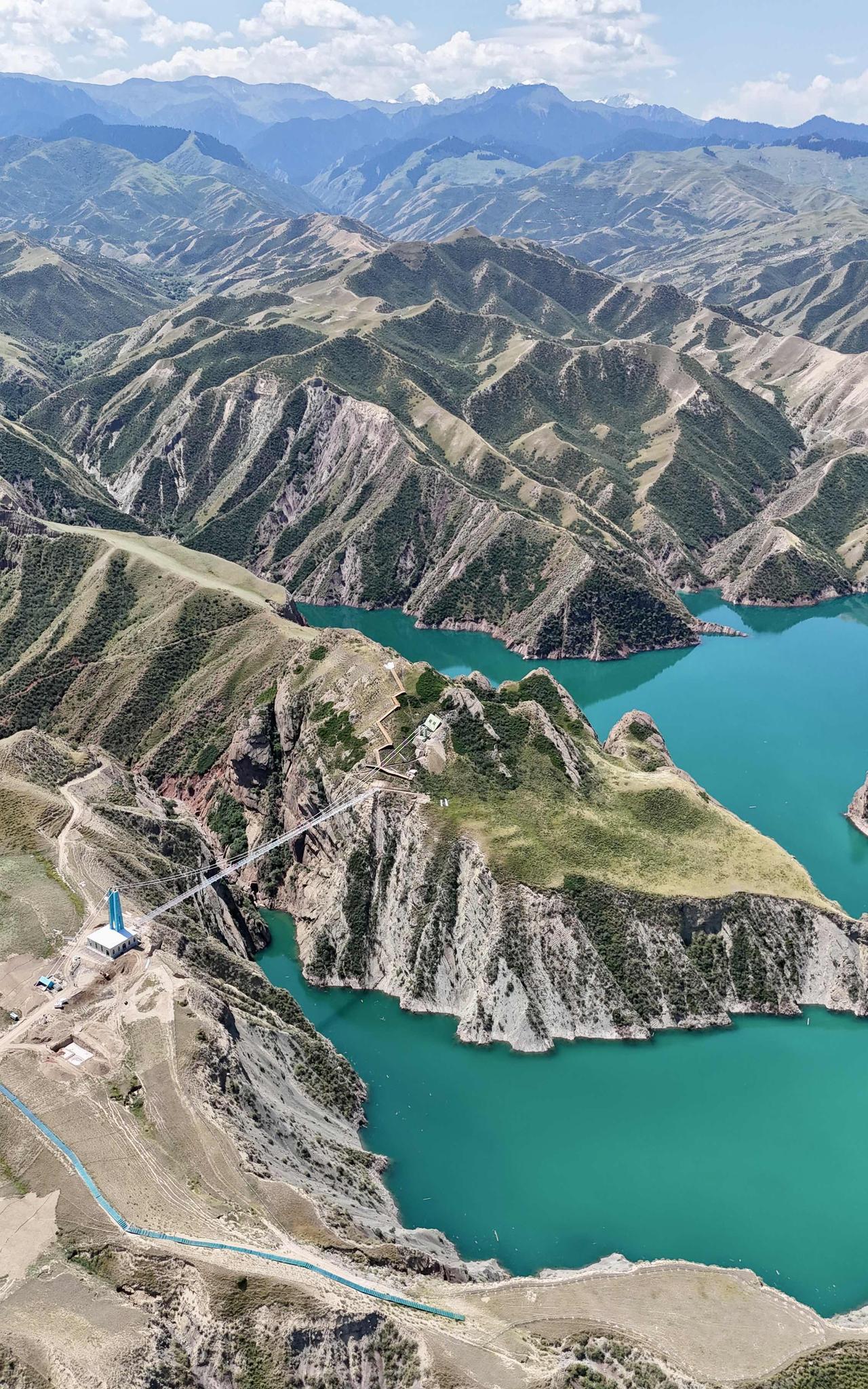 新疆S101国防公路，号称小独库公路。
肯斯瓦特水库，阳光灿烂，山河壮丽。
#第