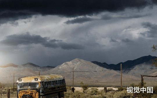 丧尸爆发，我饿的不行，可食物旁边出现了无数个吃人的丧尸.....