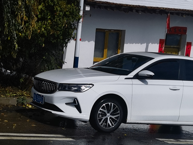 一年一万公里用车体验
提车已经一年了，今天给大家分享一下我的体验。
外观:我自己